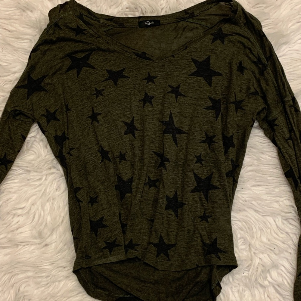 green star long sleeve vneck